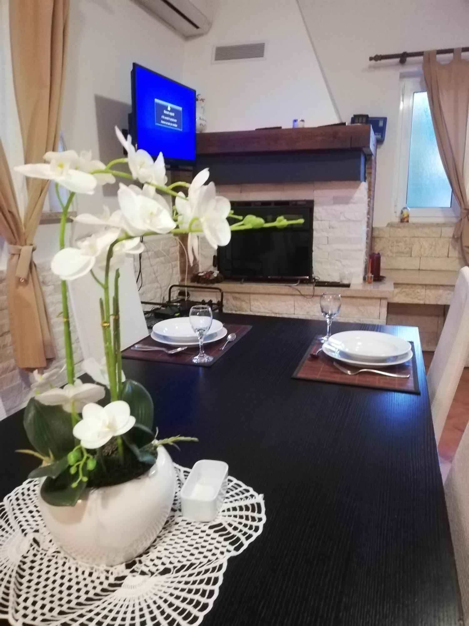 Apartments Poretti For 2,In Center Parking Free In The Yard,6 Min Beach Walk Rovinj Exterior photo